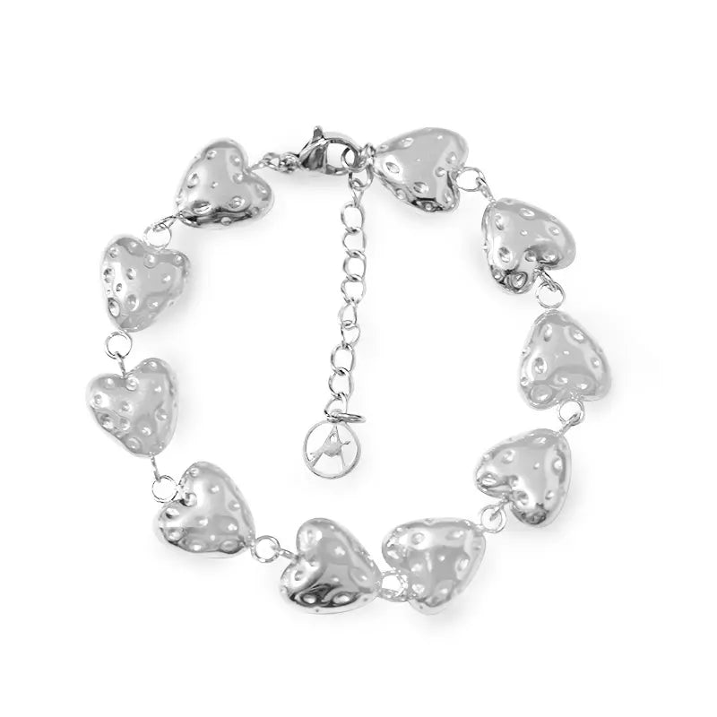 Armband mit gewölbten Herzen aus Edelstahl